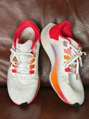 Nike Hot Pink and White Women's Athletic Shoe (Visible Tag)